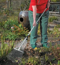 Lee Valley Lawn Care>Adjustable Fan Rakes