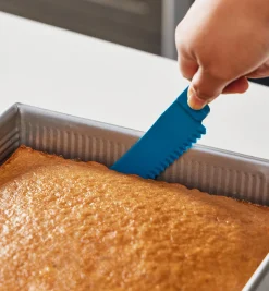 Lee Valley Bakeware>Bakeware Buddy Knife