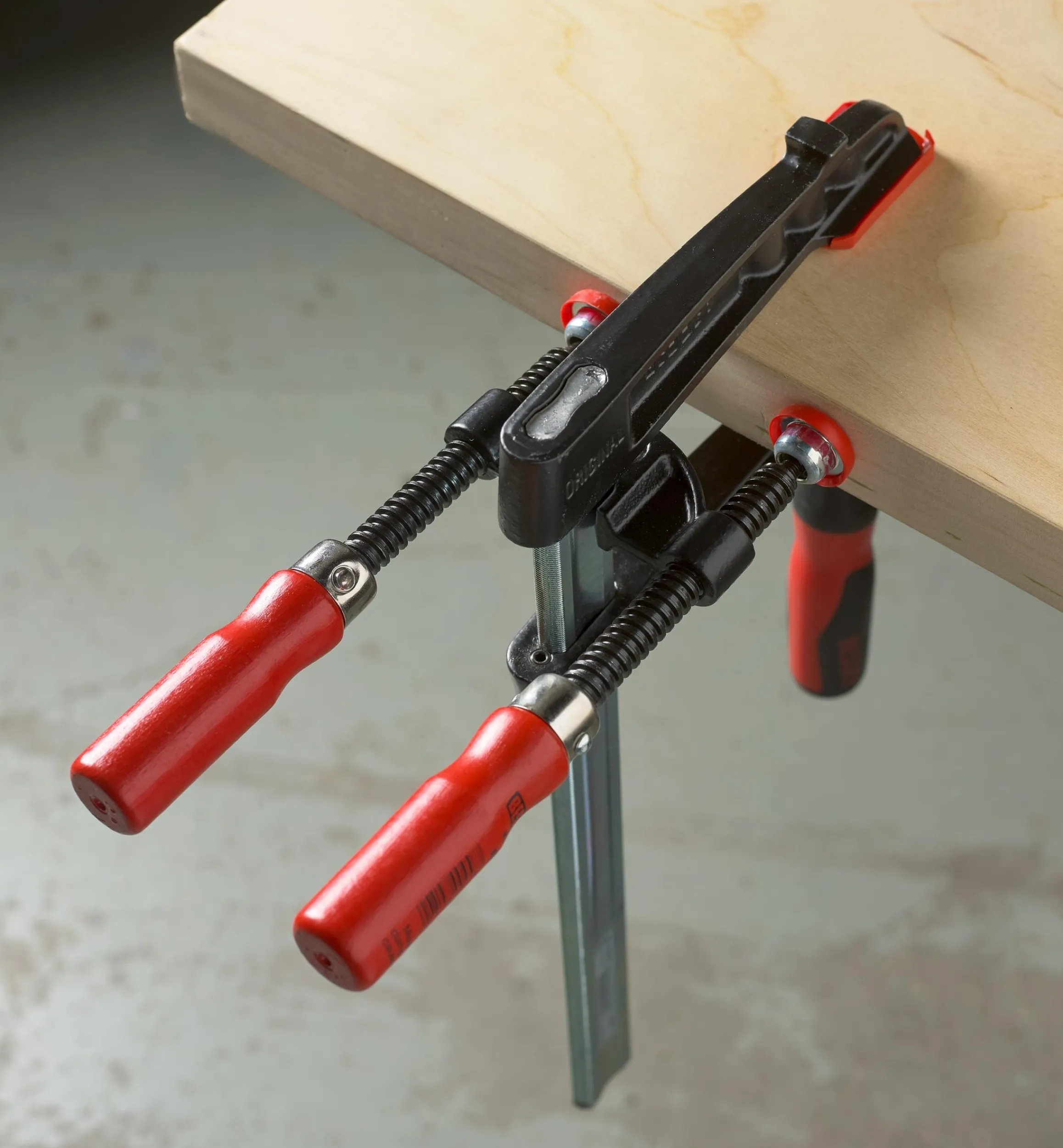 Lee Valley Hand Tools>Bessey Dual-Spindle Edge Clamp