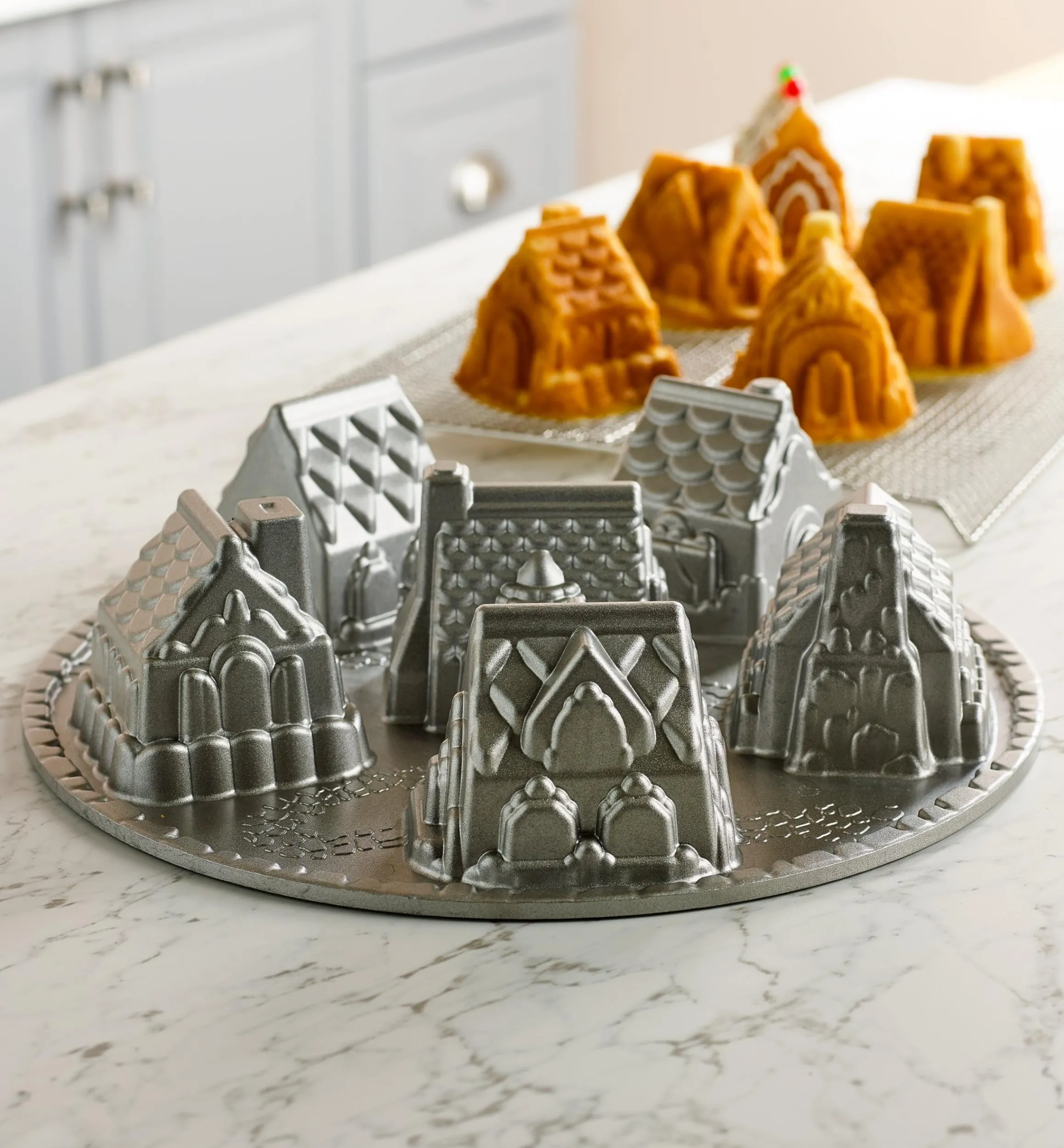 Lee Valley Bakeware>Cozy Village Pan