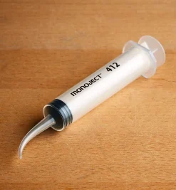Lee Valley Supplies>Curved-Tip Syringe