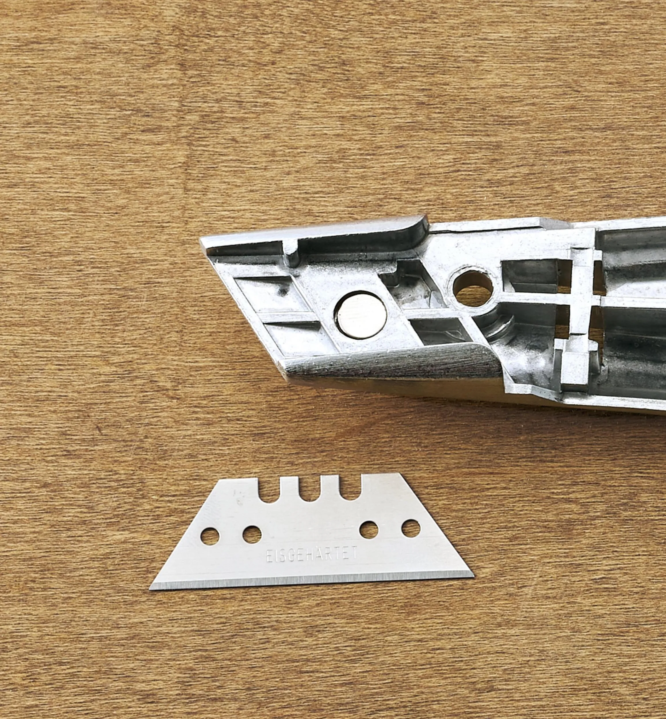 Lee Valley Knives>Delphin 2000 Universal Knife With Holster