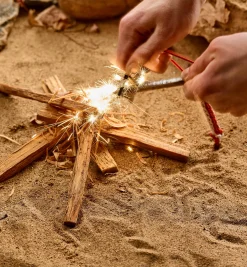 Lee Valley Outdoor Recreation>Firestarter Rod With Multi-Tool Striker