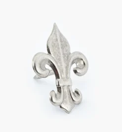 Lee Valley Fasteners>Fleur-de-Lis Clavos (Nails)
