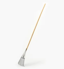 Lee Valley Lawn Care><noscript><img width=