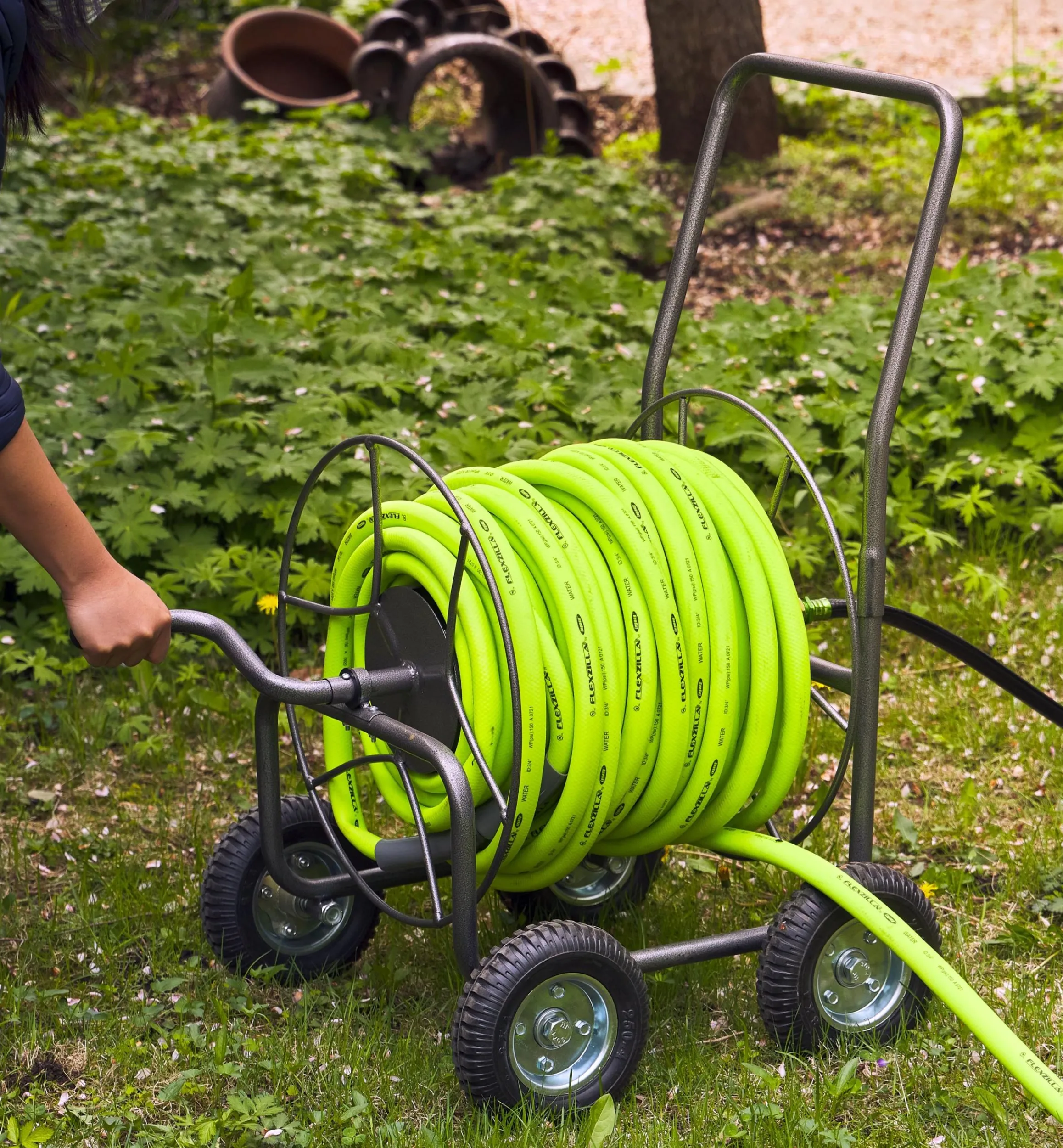 Lee Valley Hoses & Accessories>Four-Wheel Hose Cart