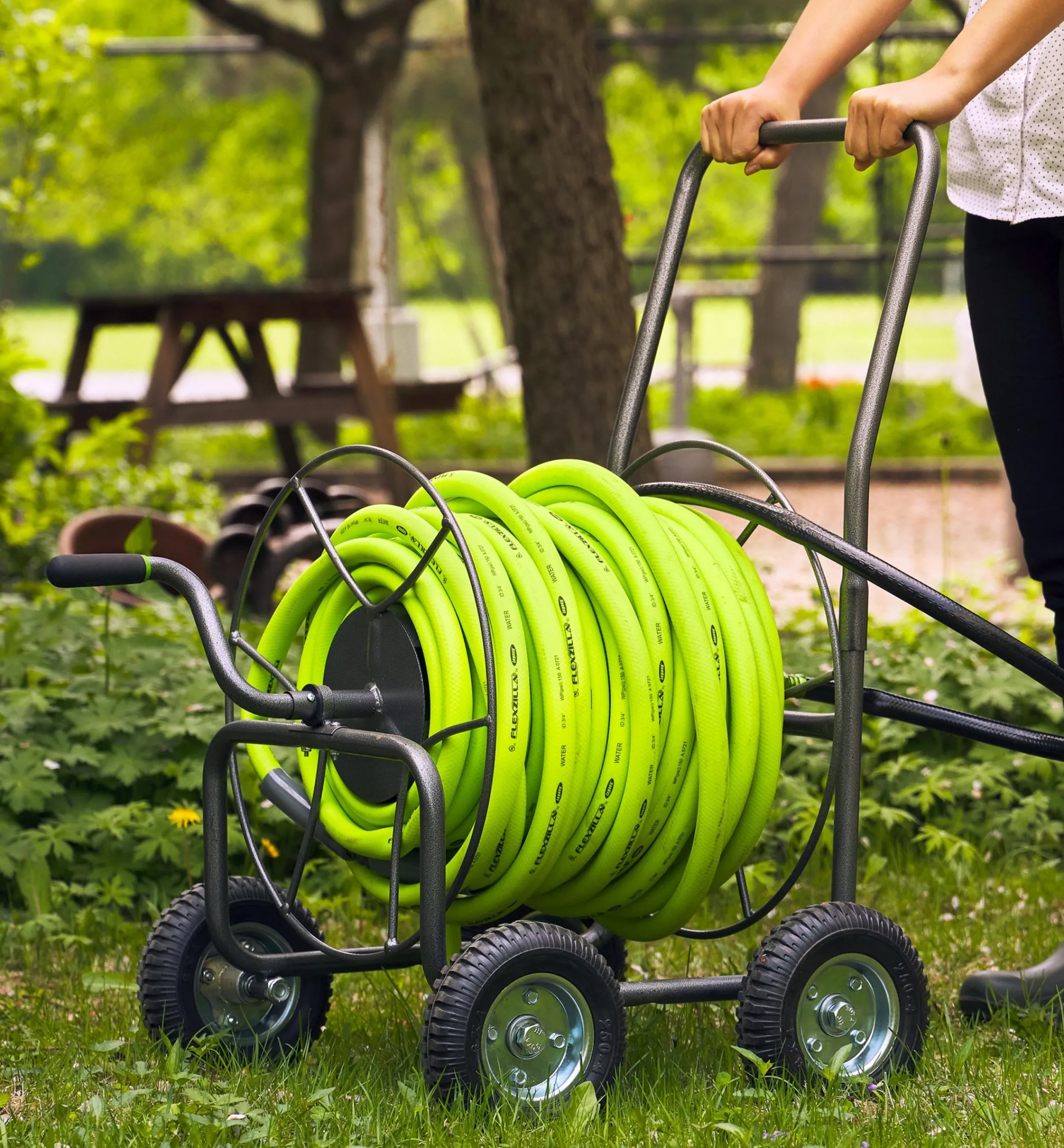 Lee Valley Hoses & Accessories>Four-Wheel Hose Cart