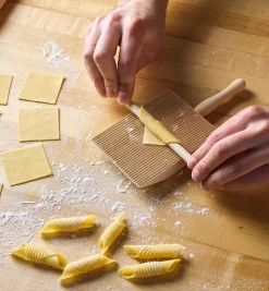 Lee Valley Pasta Making>Gnocchi & Garganelli Paddle
