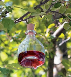 Lee Valley Pest Control>Hanging Wasp Trap