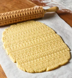 Lee Valley Bakeware>Holiday Sweater Embossing Rolling Pin