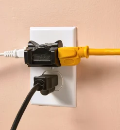 Lee Valley Power Cords & Bars>Hug-A-Plug Low-Profile Plug Adapter