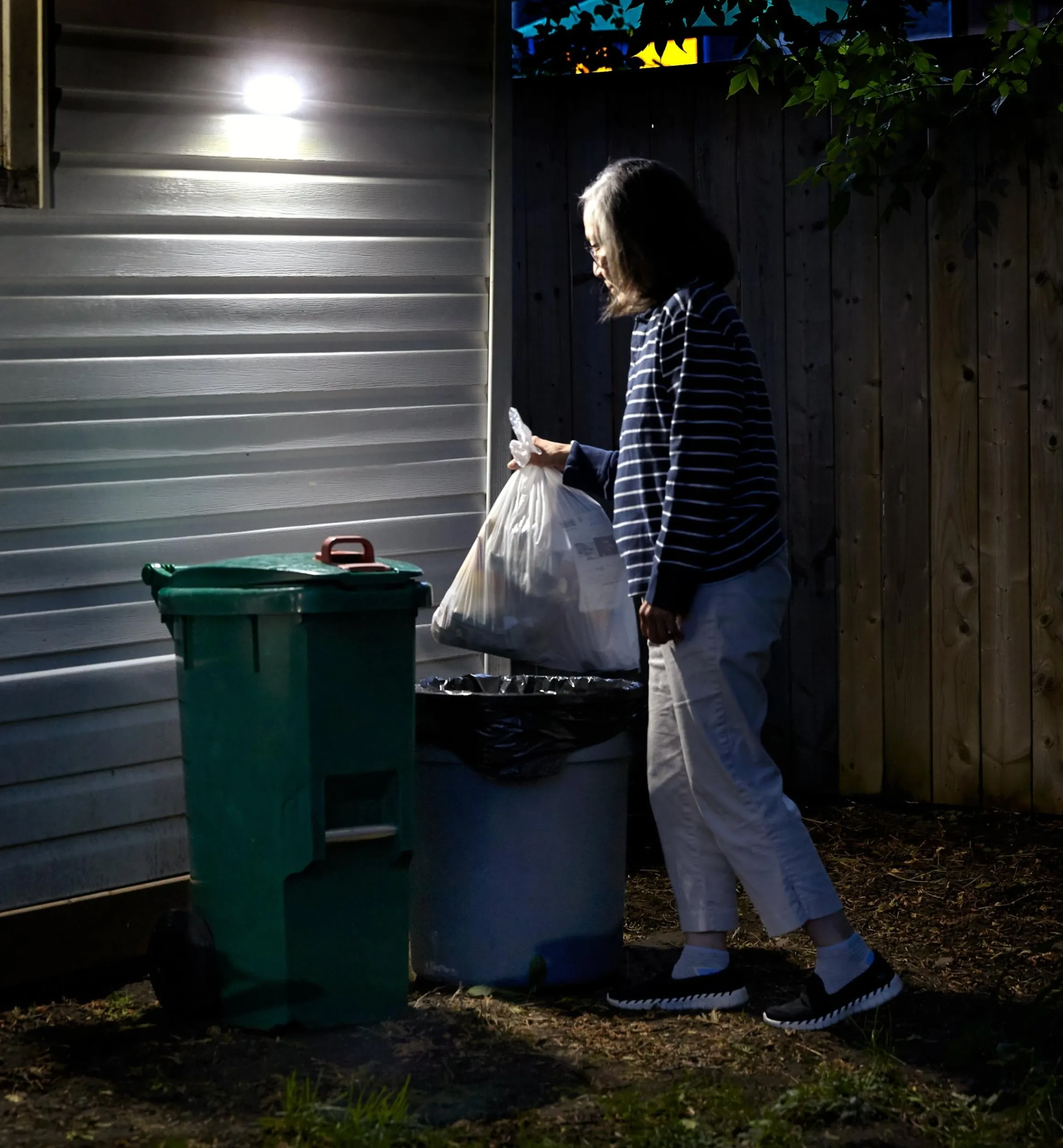 Lee Valley Lighting>Indoor/Outdoor Motion-Activated Light