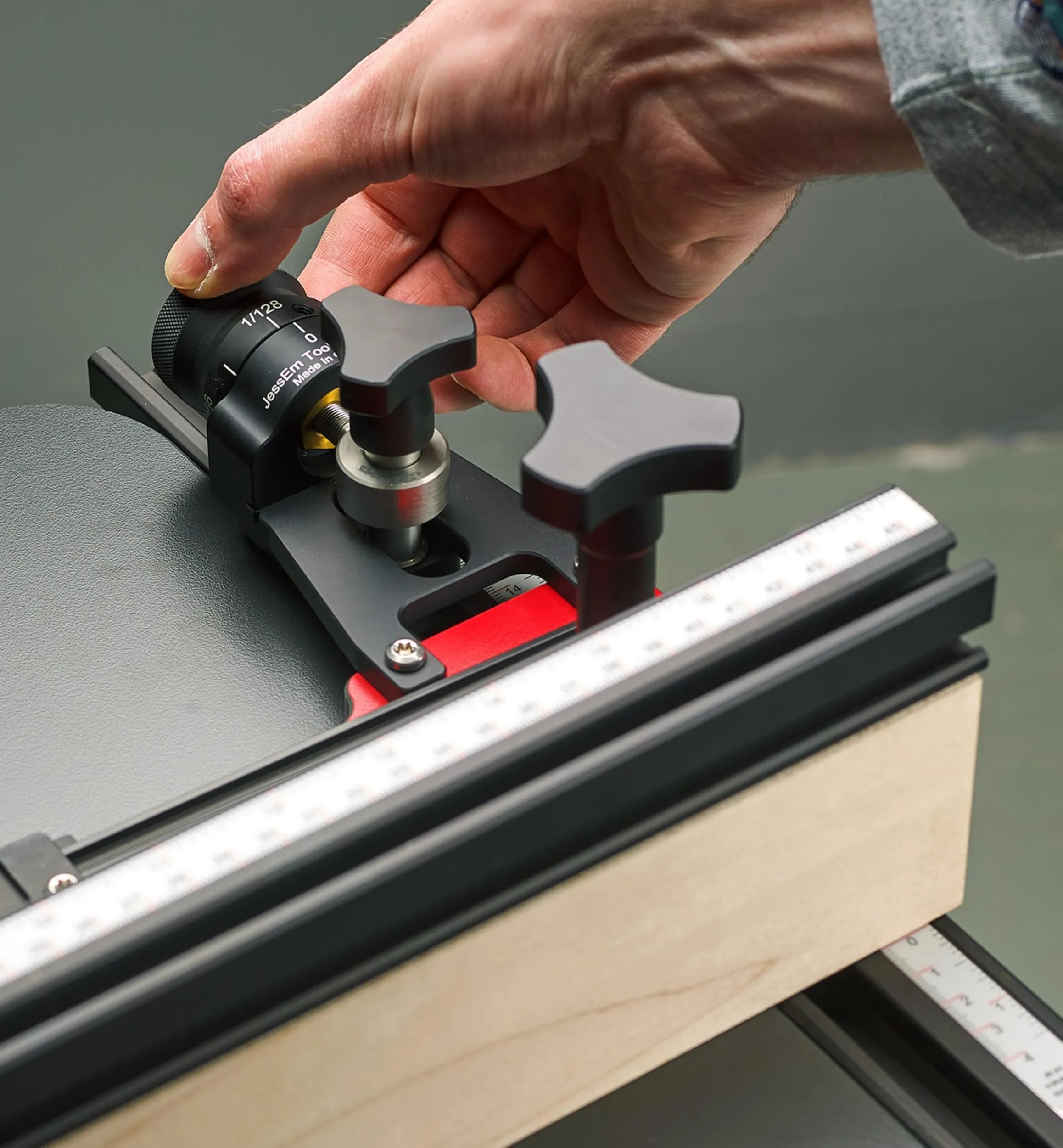 Lee Valley Power Tool Accessories>JessEm Router Fence Micro-Adjuster