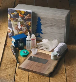 Lee Valley Supplies>Make It Yourself Live-Edge Charcuterie Board Kit