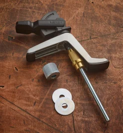 Lee Valley Workshop>Leigh Bench Hold-Down Clamp