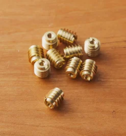Lee Valley Fasteners>M3-0.5 Brass Knife-Edge Insert Nuts