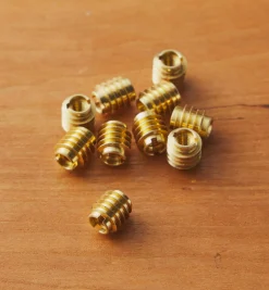 Lee Valley Fasteners>M4-0.7 Brass Knife-Edge Insert Nuts