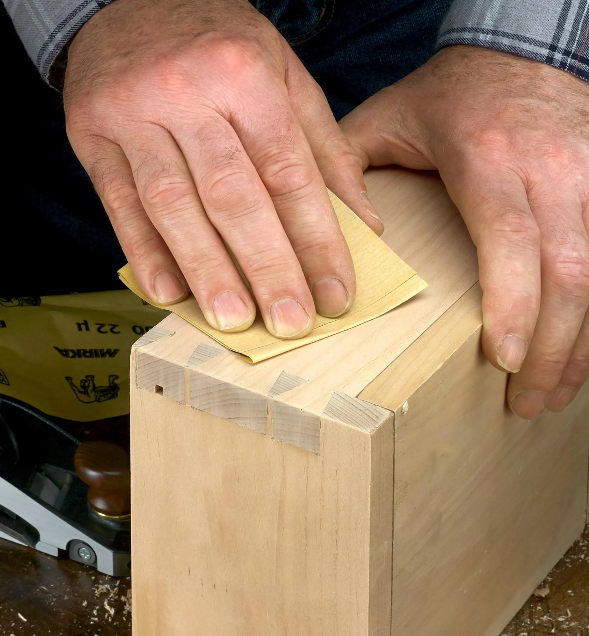 Lee Valley Supplies>16-Pc. Sample Pack Of Mirka Gold Sandpaper Sheets