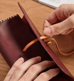 Lee Valley Supplies>Premium Leathercraft Multi-Purpose Case Kit