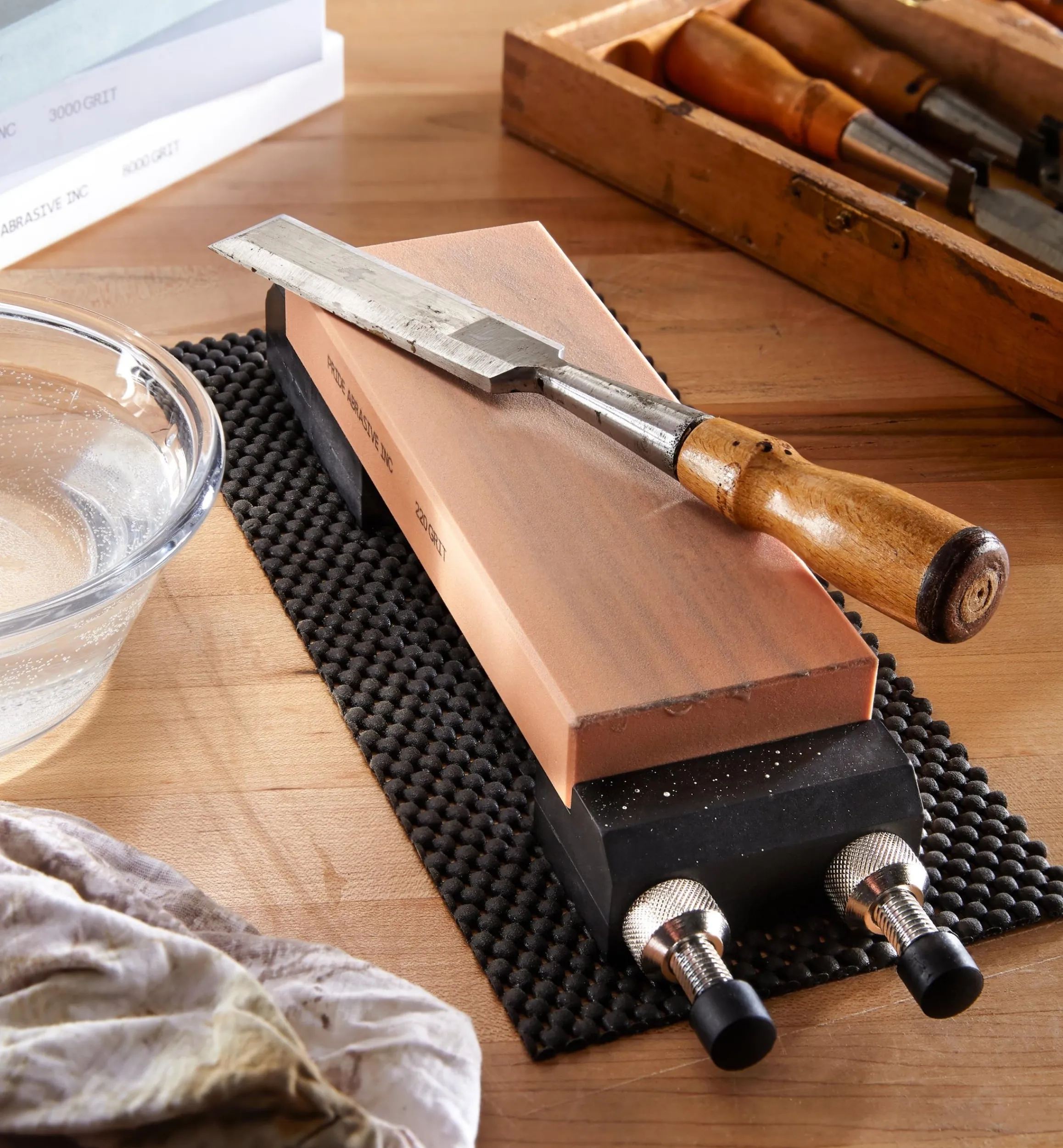 Lee Valley Sharpening>Pride Abrasive Ceramic Water Stones With Wooden Box