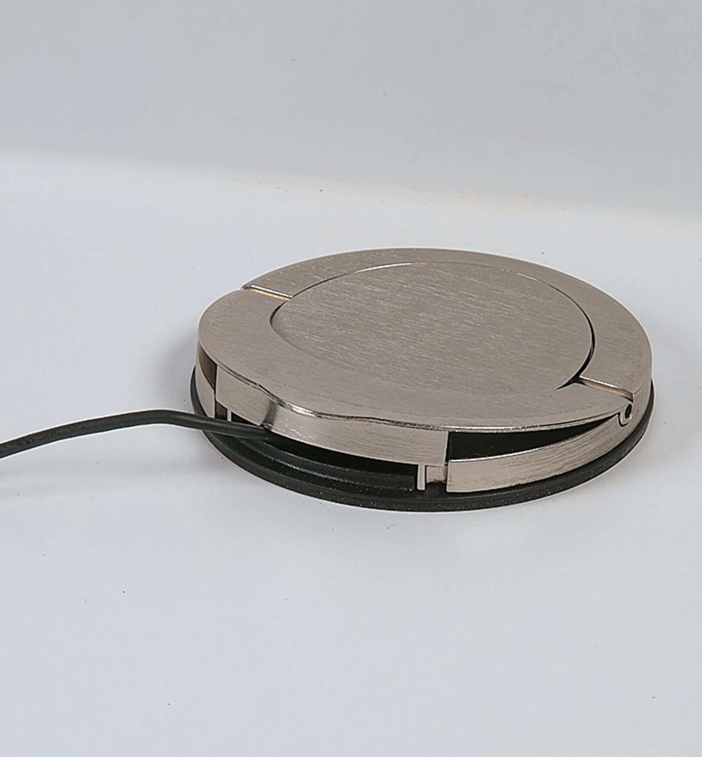 Lee Valley Power Cords & Bars>Pull-Out Power Bar