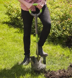 Lee Valley Shovels>Radius Ergonomic Stainless-Steel Shovel