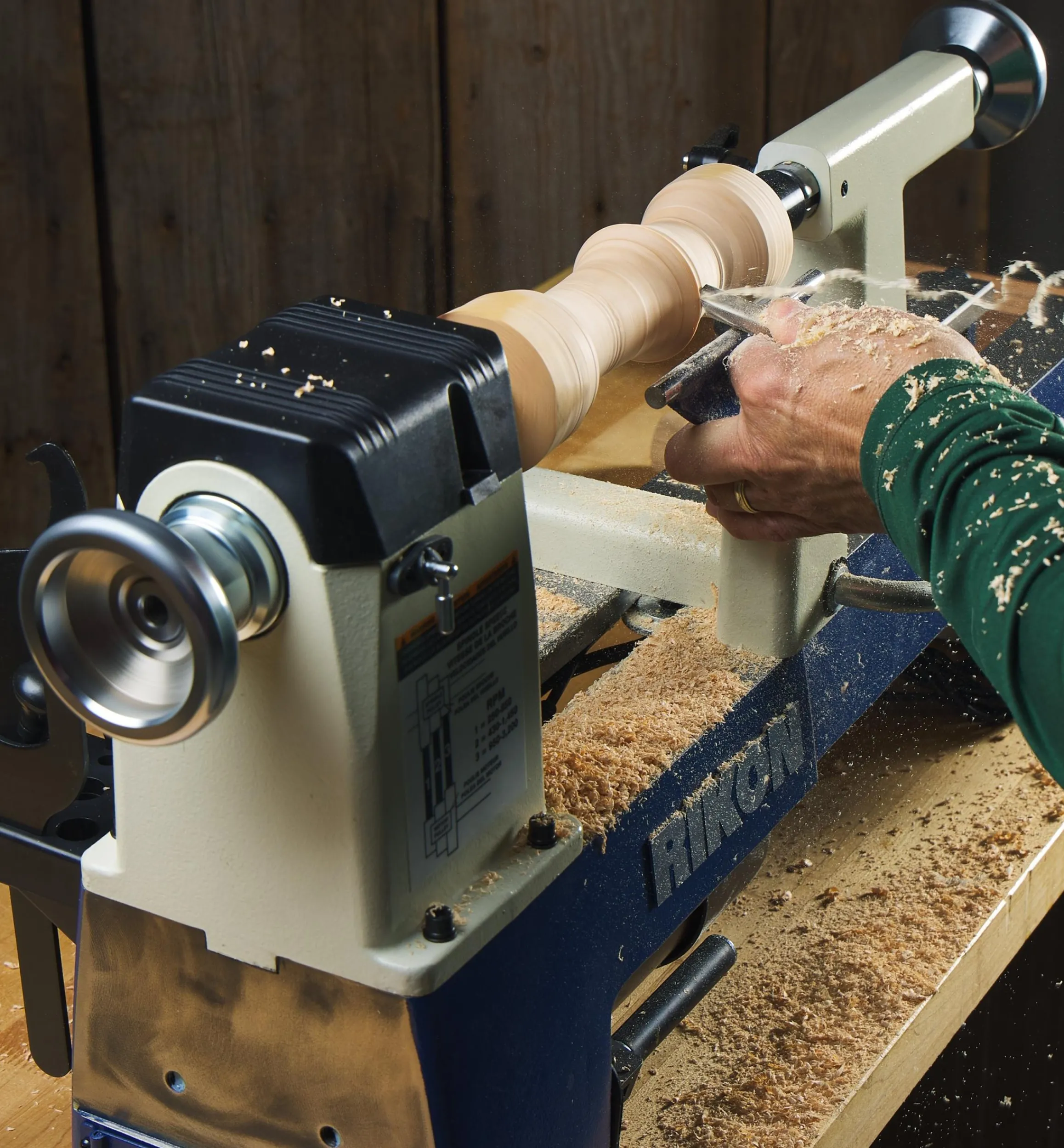 Lee Valley Power Tools>Rikon 12" × 16 1/2" Midi Lathe (70-150VSR)