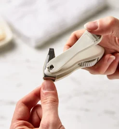 Lee Valley Personal Care>Rotary Fingernail Clipper