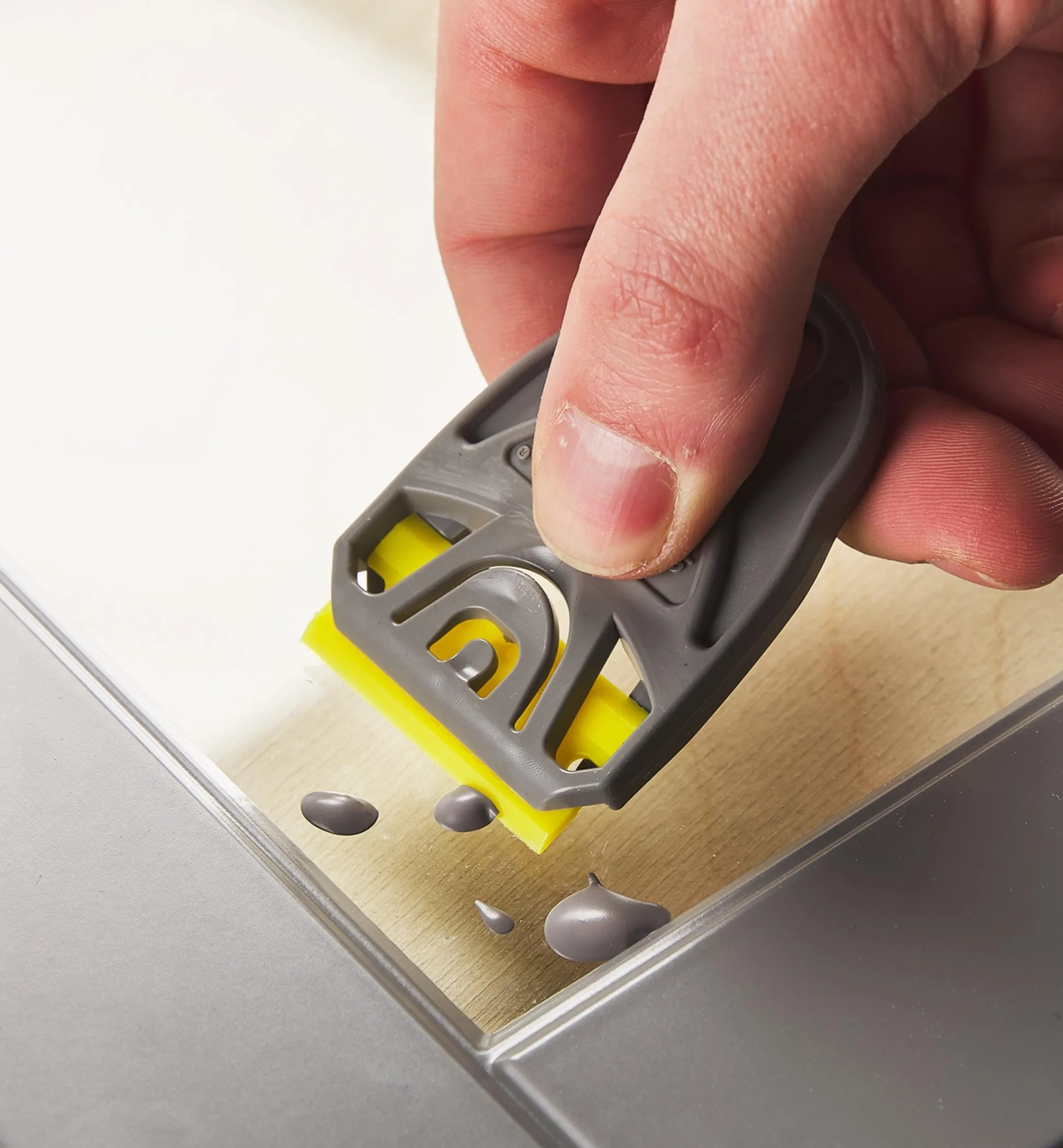 Lee Valley Scrapers>Small Holder & 6 Yellow Plastic Razor Blades