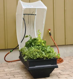 Lee Valley Container Gardening>Small Vegepod Container Garden