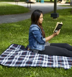 Lee Valley Car Care>Tartan Outdoor Lined Blanket