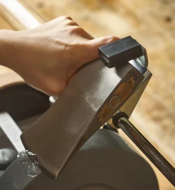 Lee Valley Sharpening>Tormek Axe Jig