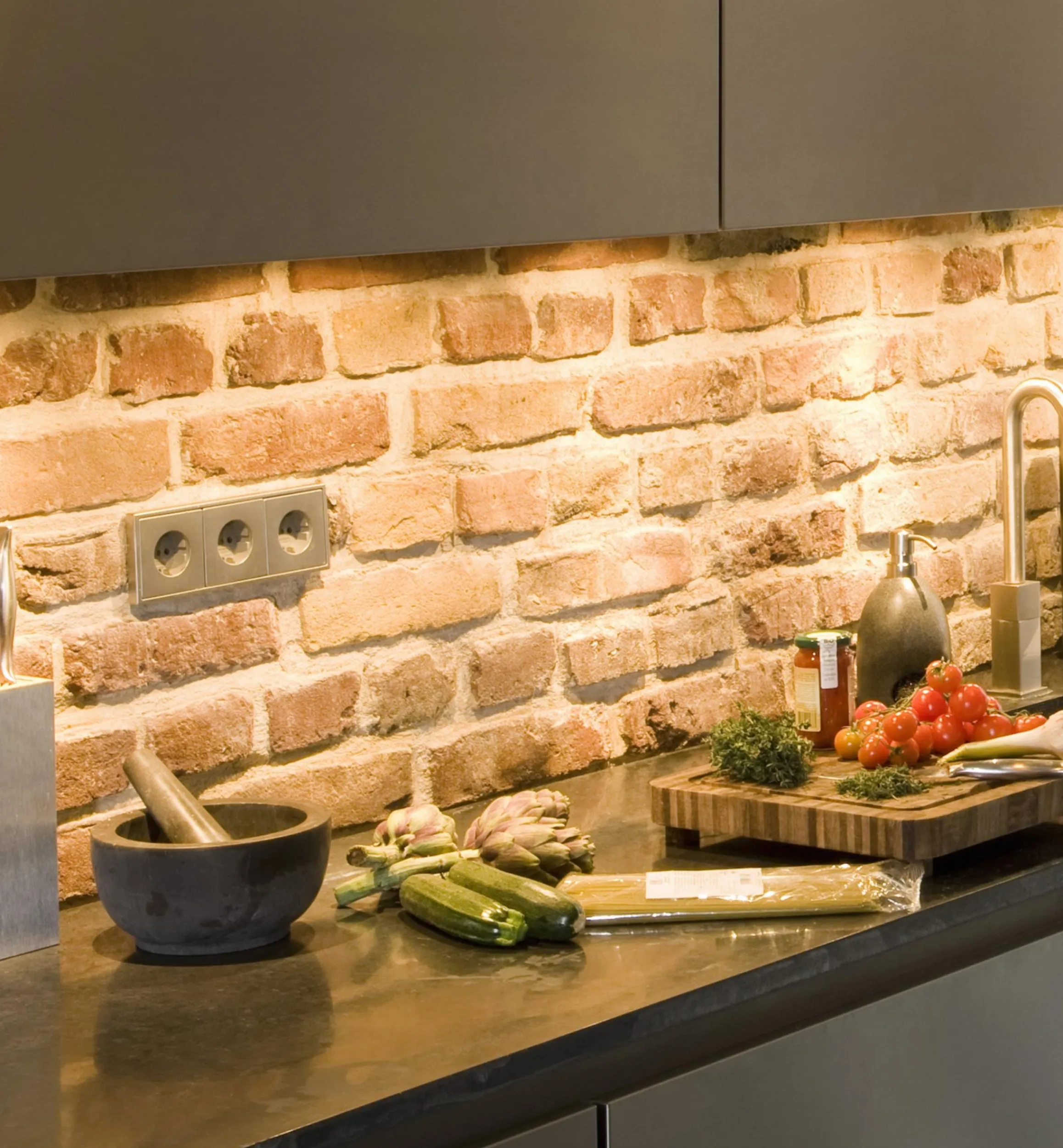 Lee Valley Lighting>Touch-Sensor Dimmer Switch For LED Lighting