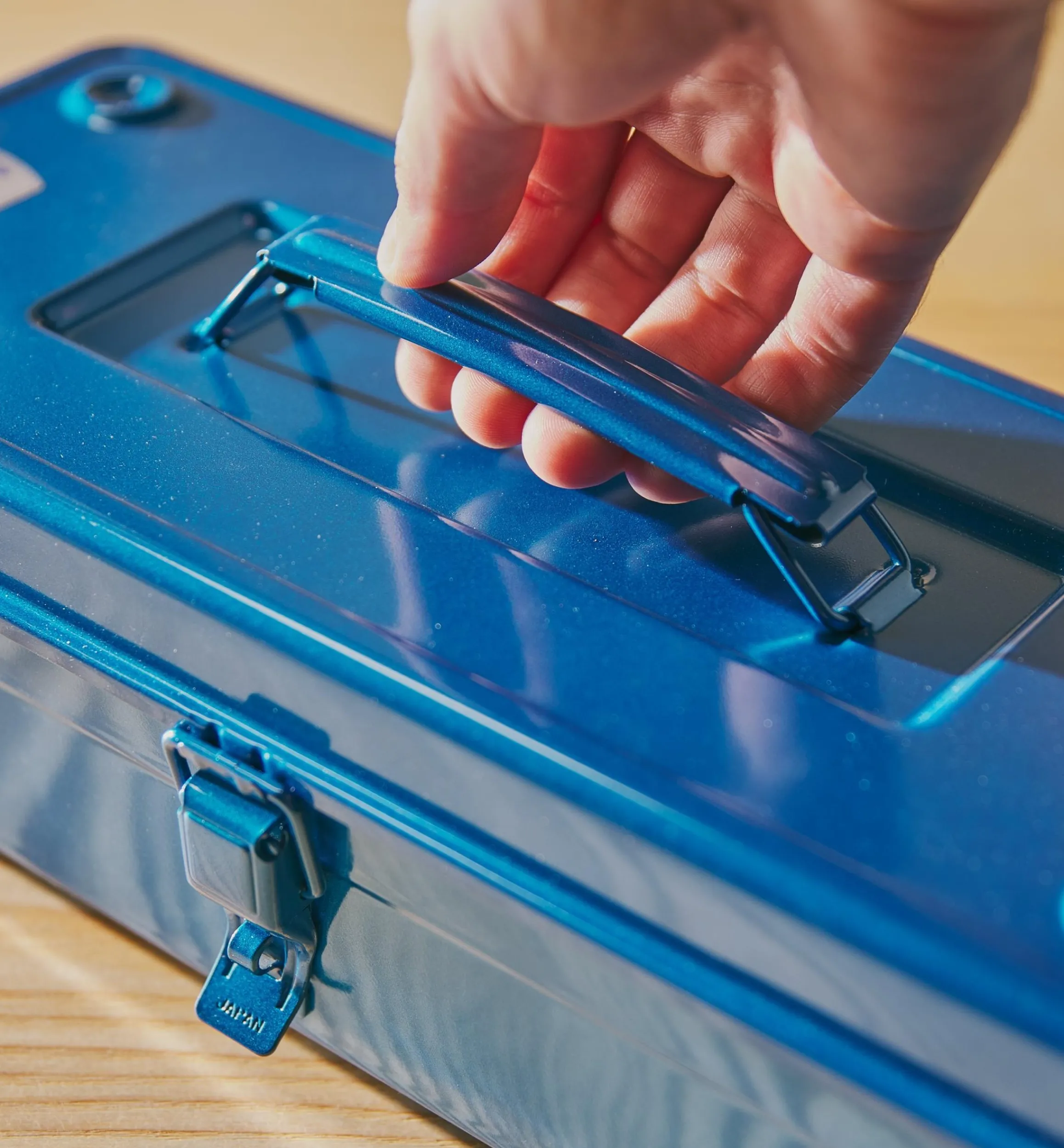 Lee Valley Workshop>Toyo Medium Stackable Toolbox