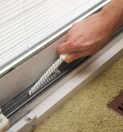 Lee Valley Cleaning>Track Cleaning Brush