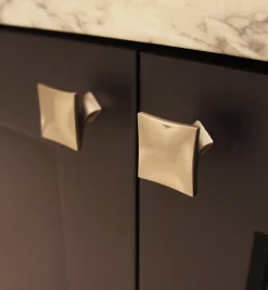 Lee Valley Knobs>Twist Square Knob